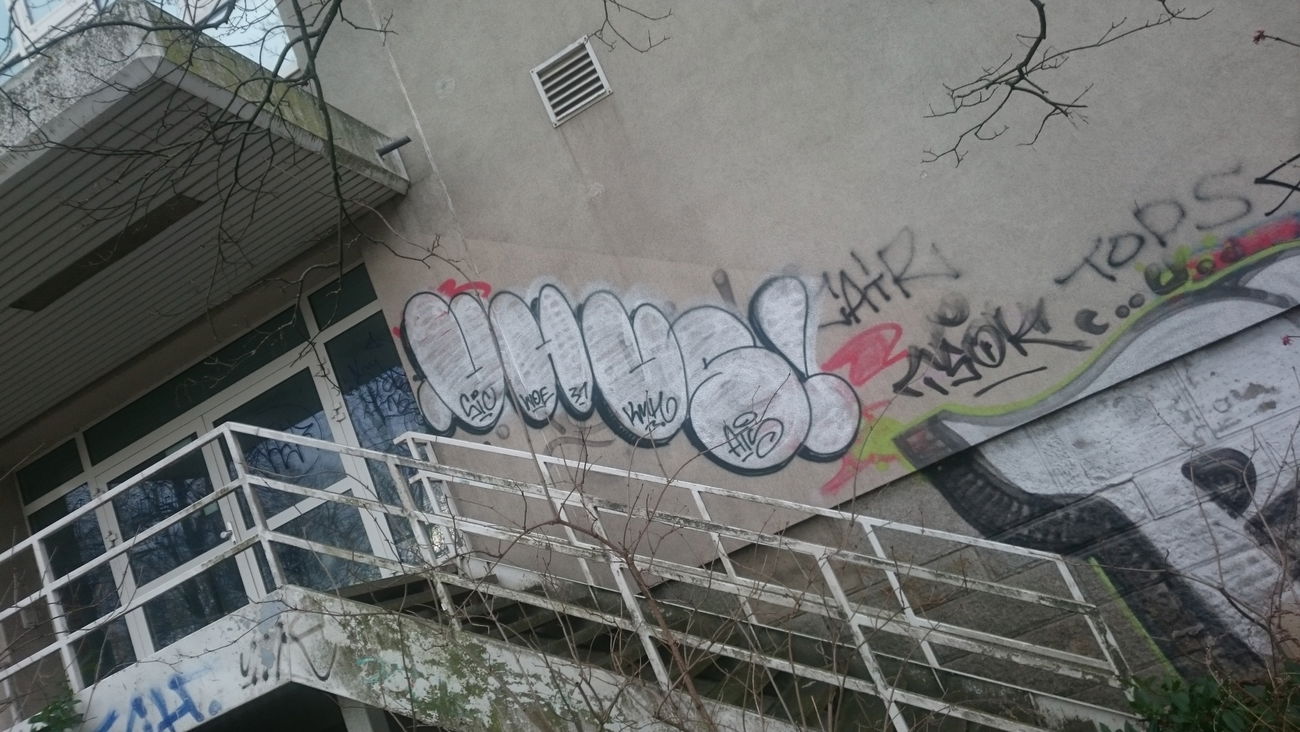 Graffiti Wall - Photo by Zivilpolizist - UHUS, 31, WOE (2018)