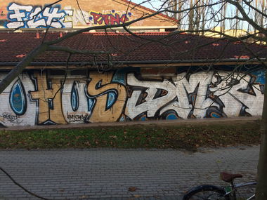 Graffiti Bombing - Photo by Zivilpolizist - UHUS, UHUZ, DMR (2016)
