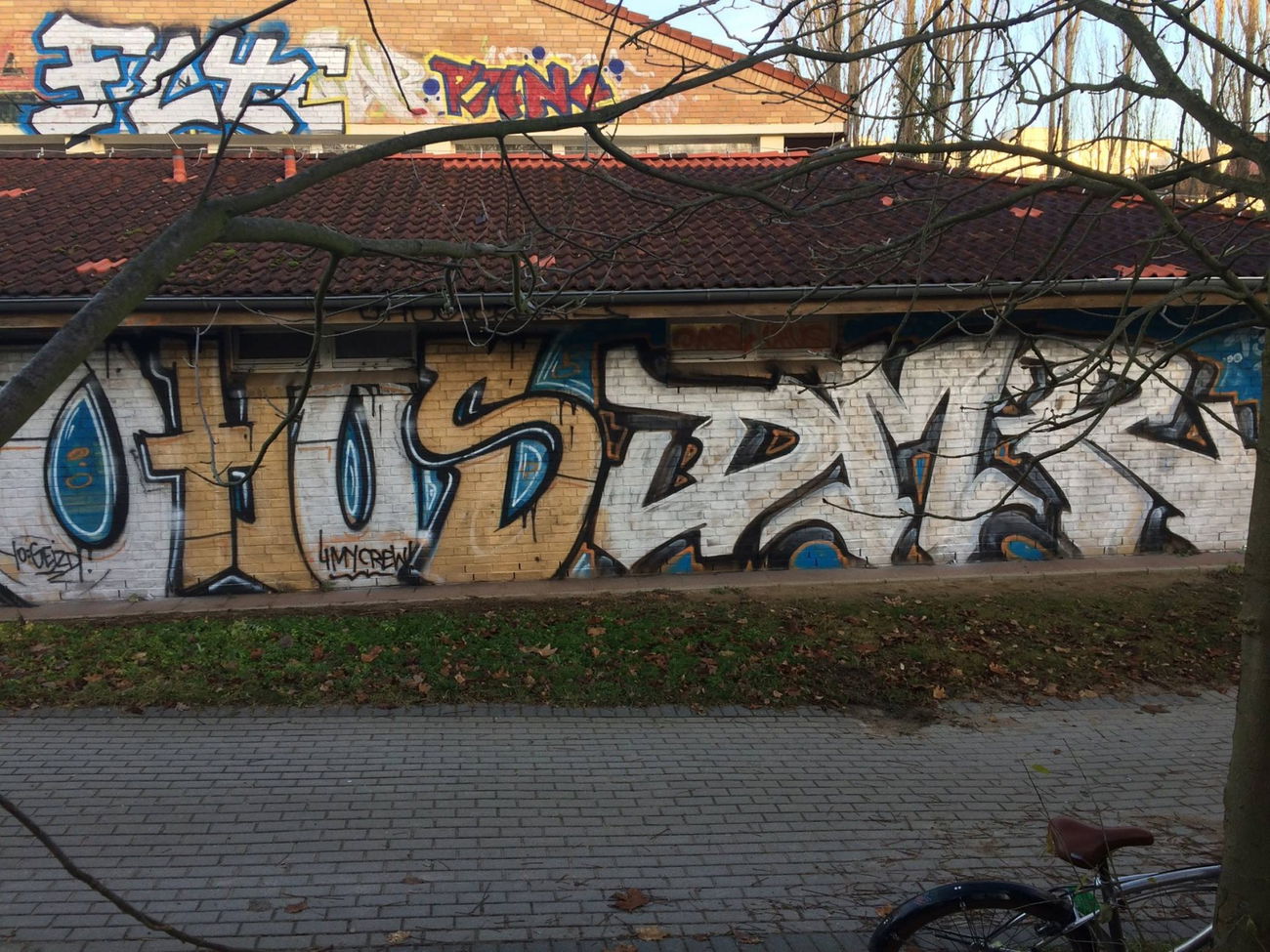 Graffiti Bombing - Photo by Zivilpolizist - UHUS, UHUZ, DMR (2016)