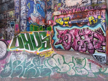 Graffiti Bombing - Photo by Zivilpolizist - UHUS, UHU, UHUZ