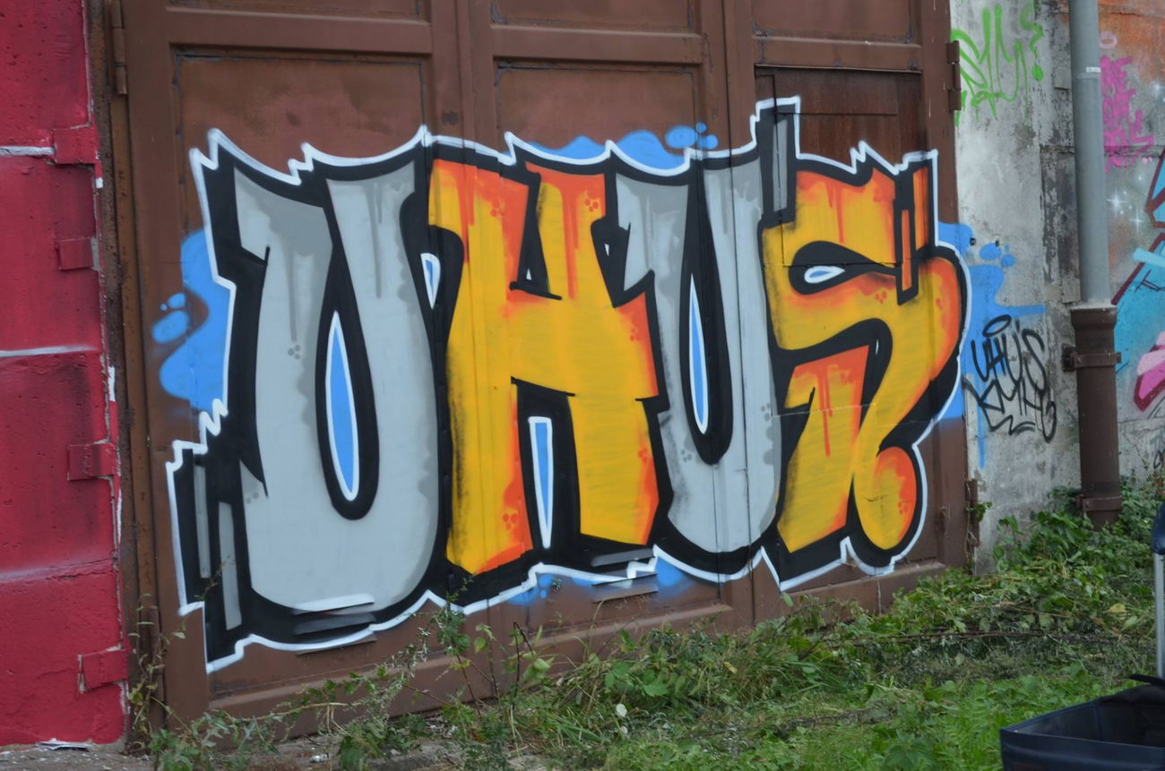 Graffiti Bombing - Photo by Zivilpolizist - UHUS, UHUZ, UHU