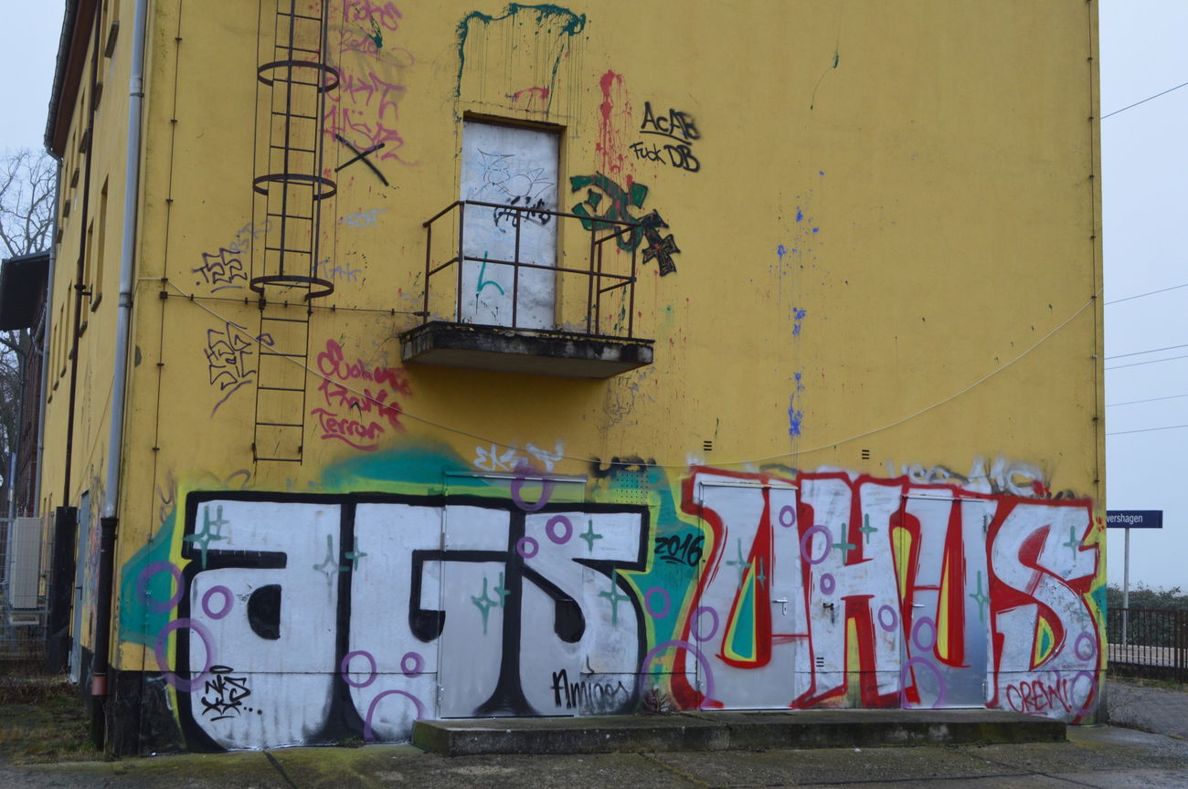 Graffiti Bombing - Photo by Zivilpolizist - AGS, UHUS, UHU (2016)