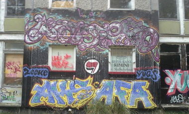 Graffiti Wall - Photo by Zivilpolizist - AKS, Zecke, Antifa