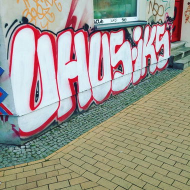 Graffiti Bombing - Photo by Zivilpolizist - UHUS, IKS