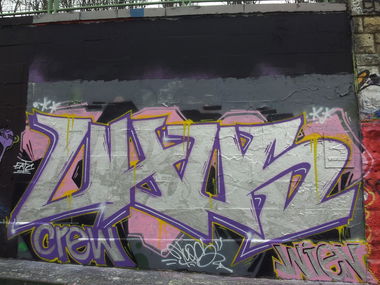 Graffiti Bombing - Photo by Zivilpolizist - UHUS, UHU, UHUZ