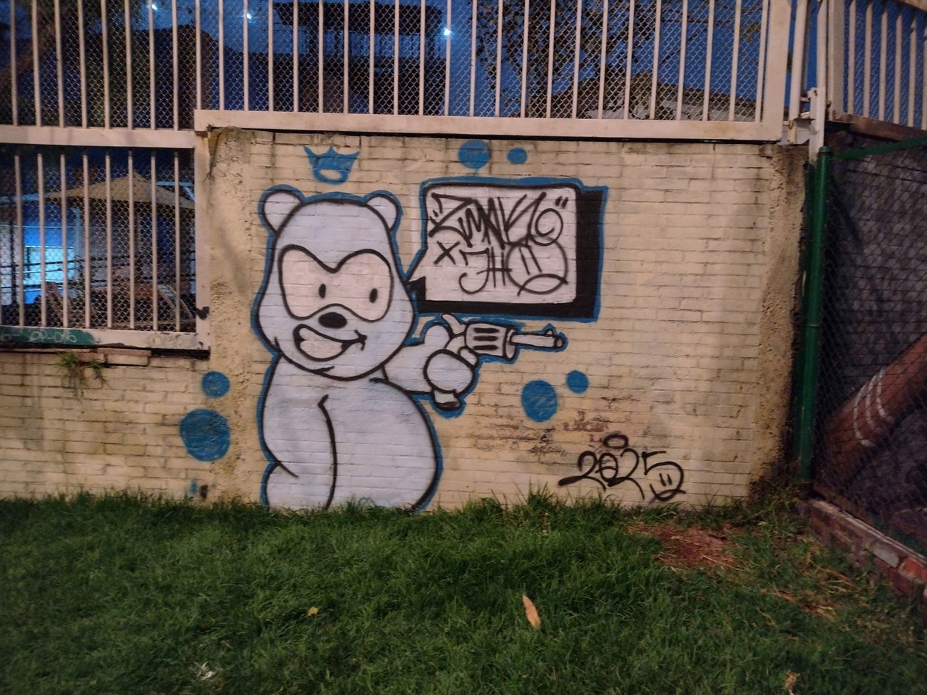 Graffiti in Https://maps.app.goo.gl/jyxnvzs56pe3rj4r7?g_st=ac - Photo by Zmak - zmakzmakgraffitiosocharactercharactergraff...