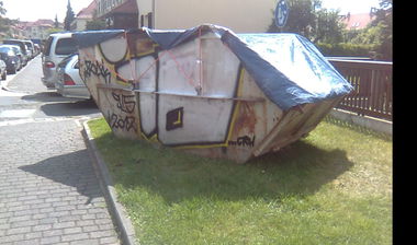 Graffiti Bombing - Photo by Zonker - io (2012)