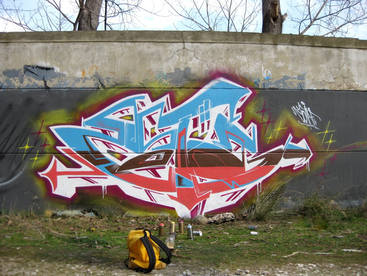 Graffiti Wall - Photo by Zota - zota (2014)