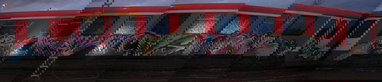 Graffiti Train - Photo by ZweR - Simk, Kum, Skun