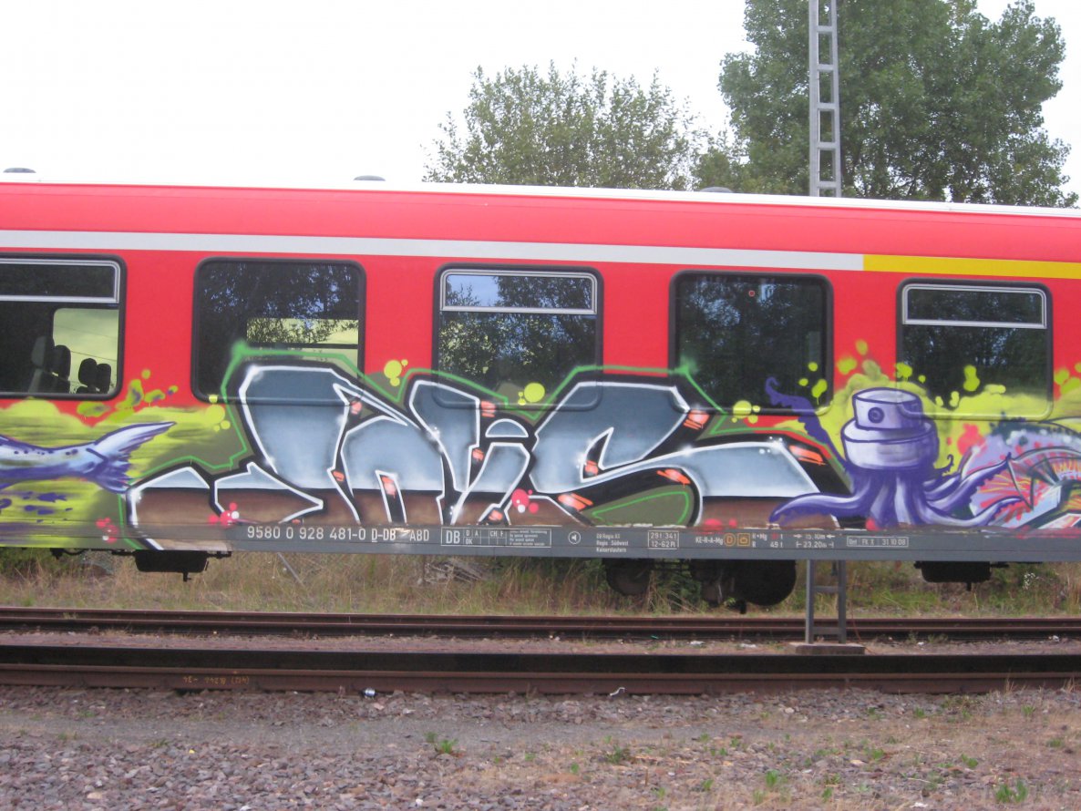 Graffiti Wall - Photo by ZweR - JOYS
