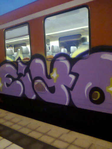 Graffiti Train - Photo by ZweR - EIYO