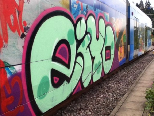 Graffiti Train - Photo by ZweR - EIYO