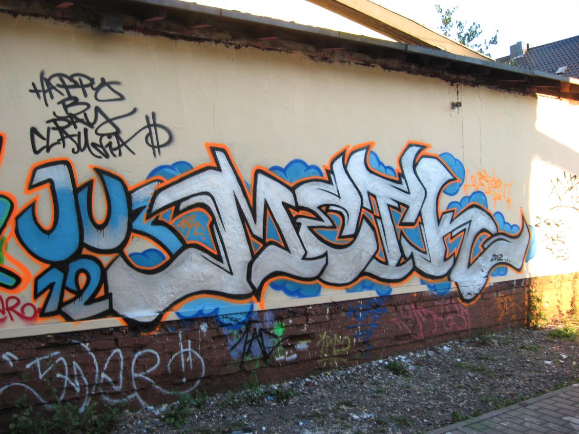 Graffiti Bombing - Photo by ZweR