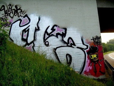 Graffiti Bombing - Photo by ZweR