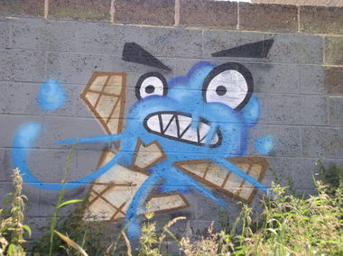 Graffiti Wall in Greetland - Photo by Zwei - zwei.graffiti.numberzwei, icecream, unlucky (2013)