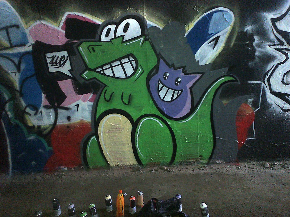 Graffiti Wall - Photo by Zwei - Dinosaur, gengar, numberzwei (2014)