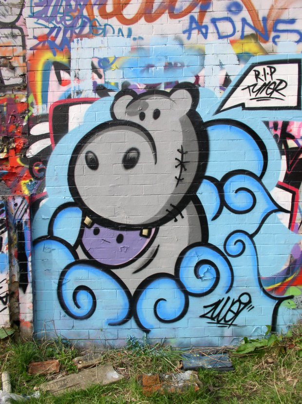 Graffiti Wall - Photo by Zwei - zwei, graffiti, hippo.character (2014)