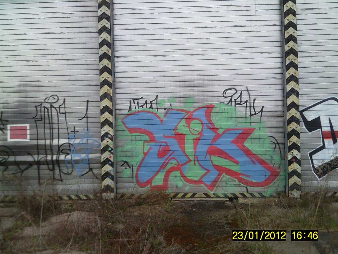 Graffiti Bombing - Photo by Zwiespalt - SIK (2013)