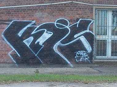 Graffiti Bombing - Photo by Zwiespalt - SIK, KIS (2012)