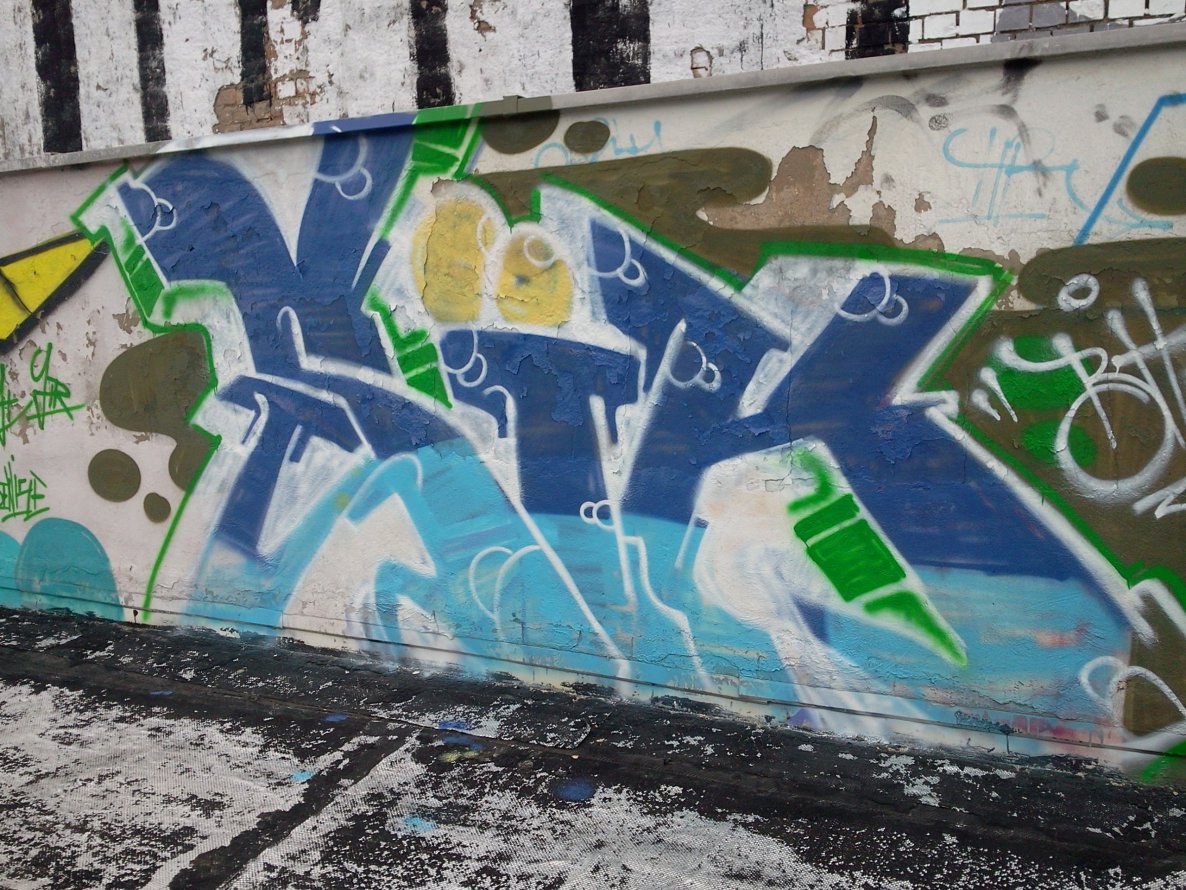Graffiti Bombing - Photo by Zwiespalt - SIK (2013)