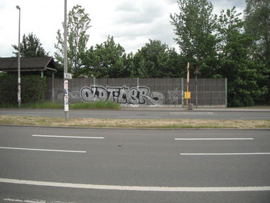 Graffiti Bombing - Photo by Zwiespalt - Oldtimer (2014)
