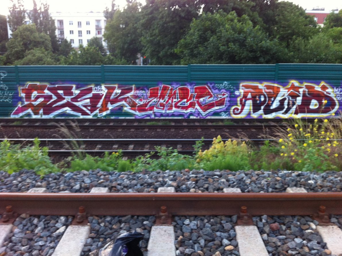 Graffiti Wall - Photo by _Maceroners_ - line (2014)