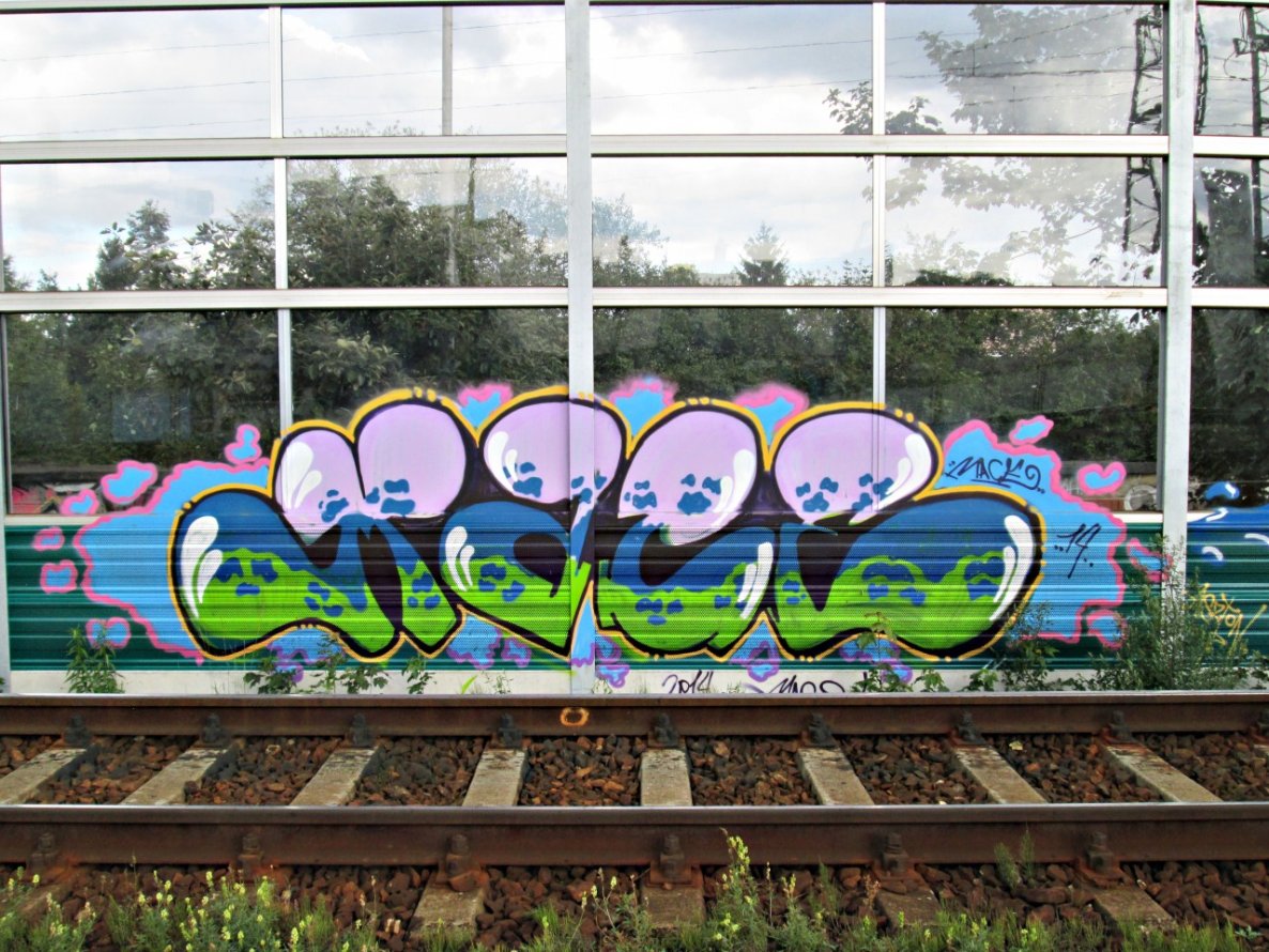 Graffiti Bombing - Photo by _Maceroners_ (2014)