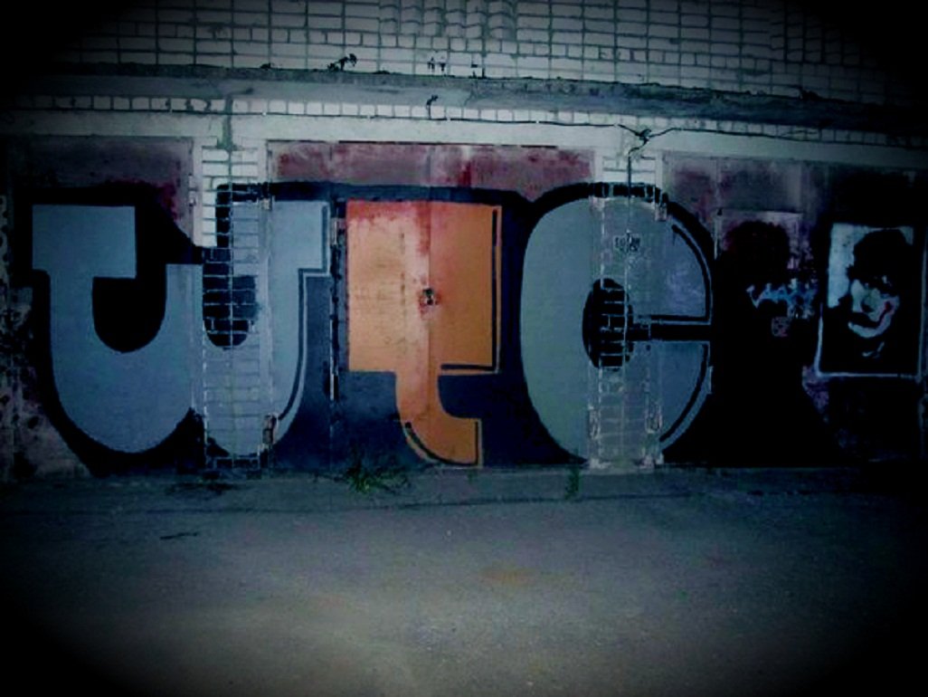 Graffiti Bombing in Smolensk - Photo by a3aRt (2011)