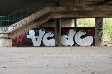 Graffiti Bombing in Hamburg - Photo by abenteuerclub - abenteuerclub, acdc, 1343