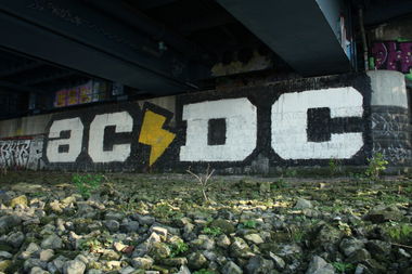 Graffiti Wall in Hamburg - Photo by abenteuerclub - abenteuerclub, acdc, 1343