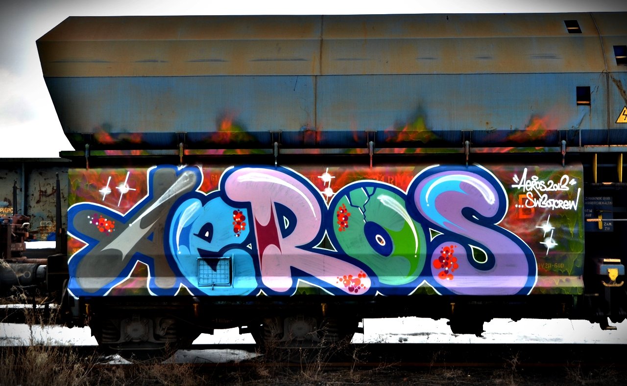 Graffiti Train - Photo by aeros - aeros (2013)