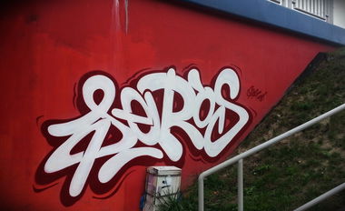 Graffiti Bombing - Photo by aeros - aeros, sw307 (2013)