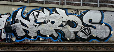 Graffiti Bombing - Photo by aeros - aeros, sw307 (2014)