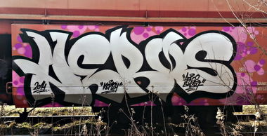 Graffiti Train - Photo by aeros - fr8, freight, graffiti (2014)