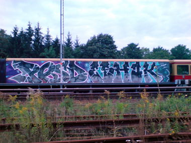 Graffiti Train in Berlin - Photo by aerosol - pesd, eshok, qb (2009)