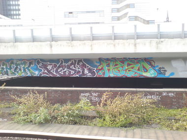 Graffiti Bombing in Berlin - Photo by aerosol - fino, eshok, pesd (2008)