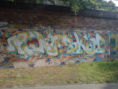 Graffiti Bombing in Berlin - Photo by aerosol - fino, skim, qb