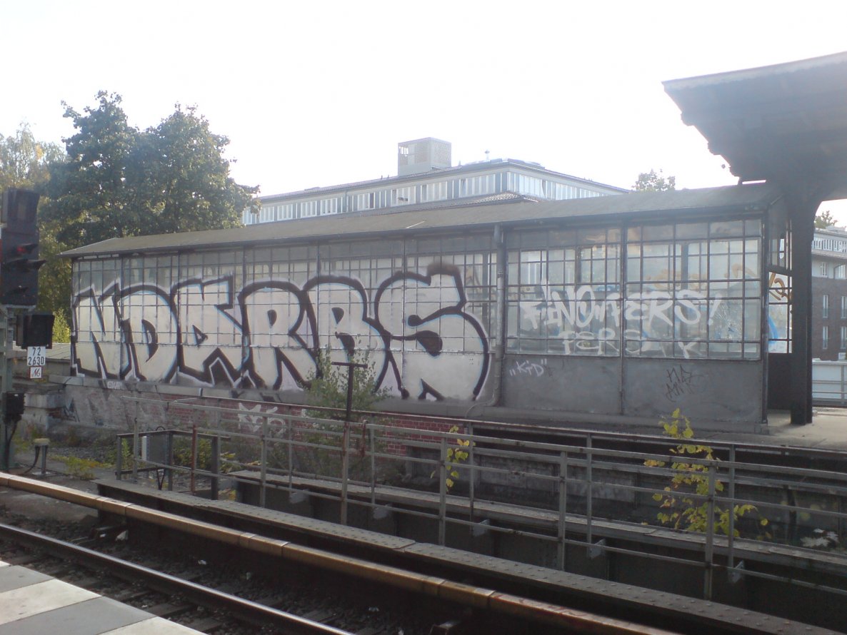 Graffiti Bombing in Berlin - Photo by aerosol - nda, rbs, berlin (2009)