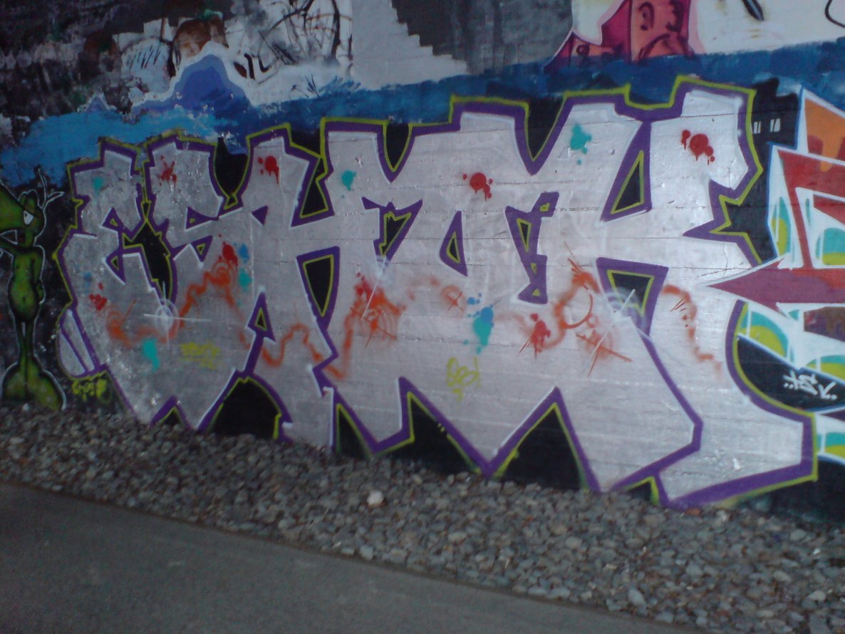 Graffiti Wall in Berlin - Photo by aerosol - eshok, tsv, phos (2009)