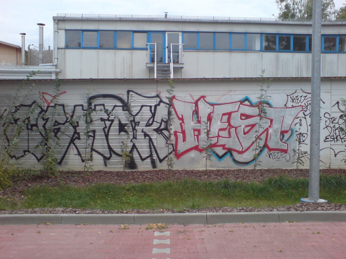 Graffiti Bombing in Berlin - Photo by aerosol - eshok, hest, hesd