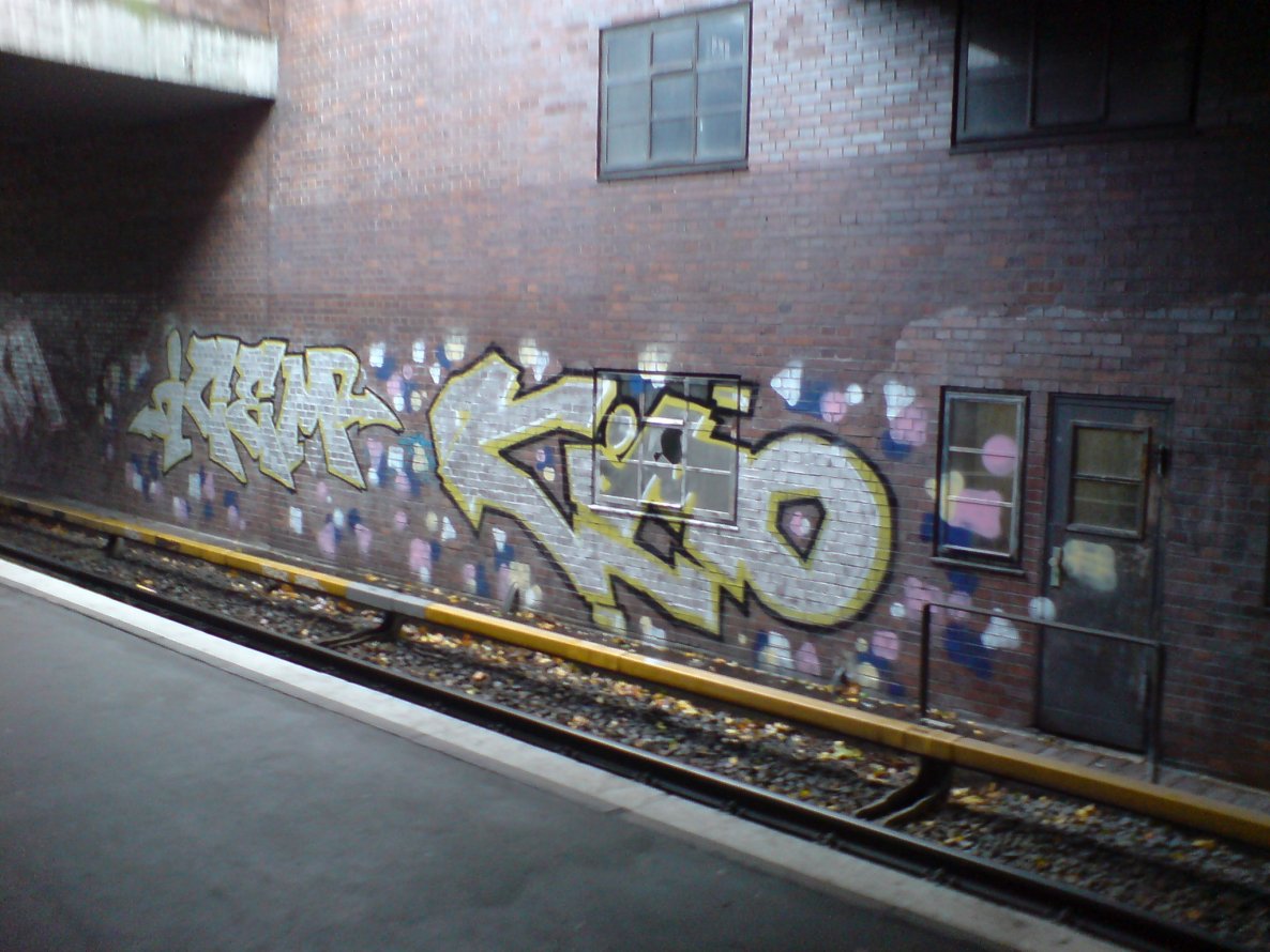 Graffiti Bombing in Berlin - Photo by aerosol - icem, ikem, kimo (2009)