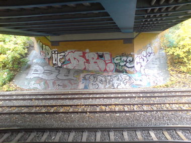 Graffiti Bombing in Berlin - Photo by aerosol - s1, zehlendorf, sbahn