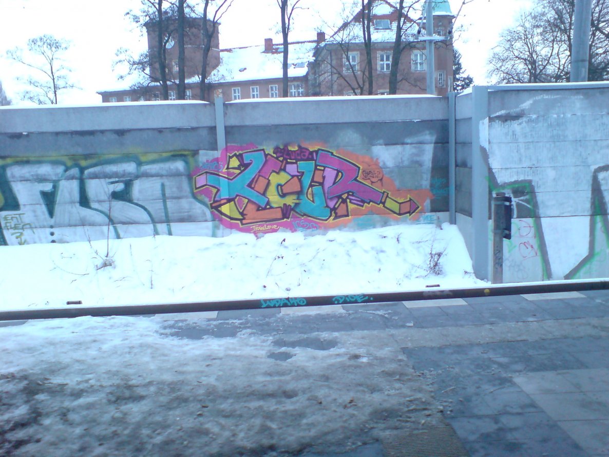 Graffiti Wall in Berlin - Photo by aerosol - hour, luda, dioe