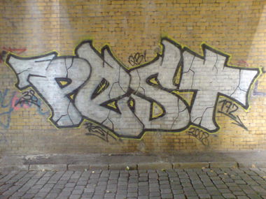 Graffiti Wall in Berlin - Photo by aerosol - pest, pesd, 2008 (2008)