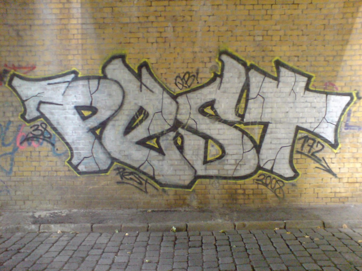 Graffiti Wall in Berlin - Photo by aerosol - pest, pesd, 2008 (2008)