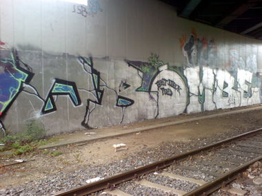 Graffiti Bombing in Berlin - Photo by aerosol - qb, qbombe, hest (2007)