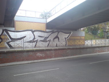 Graffiti Bombing in Berlin - Photo by aerosol - zew, lichterfelde, s1