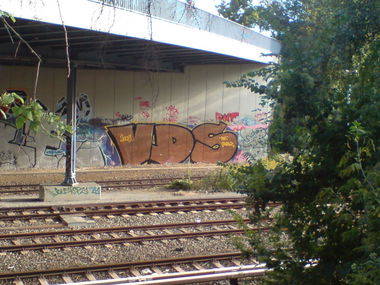 Graffiti Bombing in Berlin - Photo by aerosol - vds, vandalz, vandals (2009)
