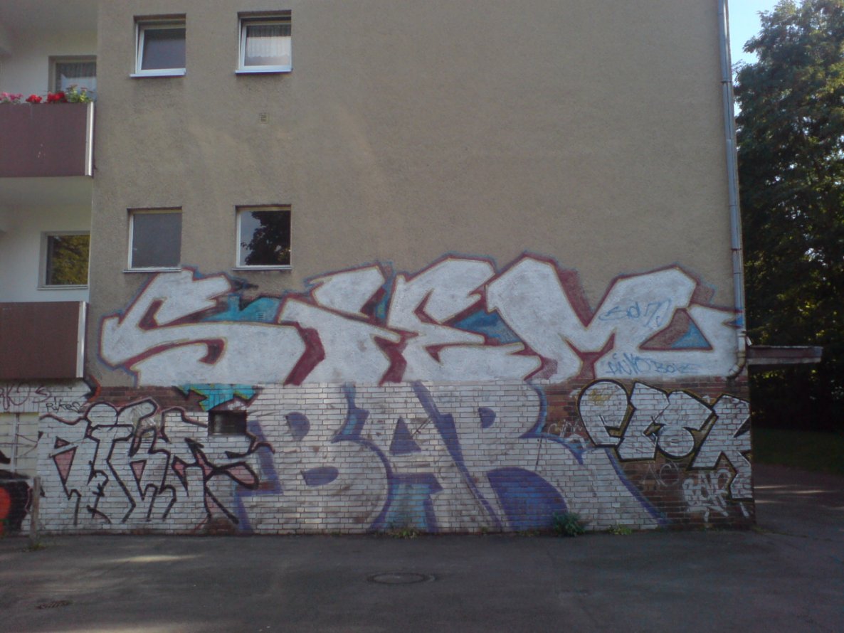 Graffiti Bombing in Berlin - Photo by aerosol - siem, rikes, bar