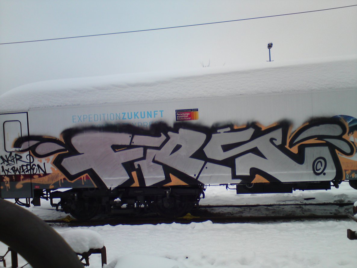 Graffiti Train - Photo by akacier44 - FRS, 94, Akir